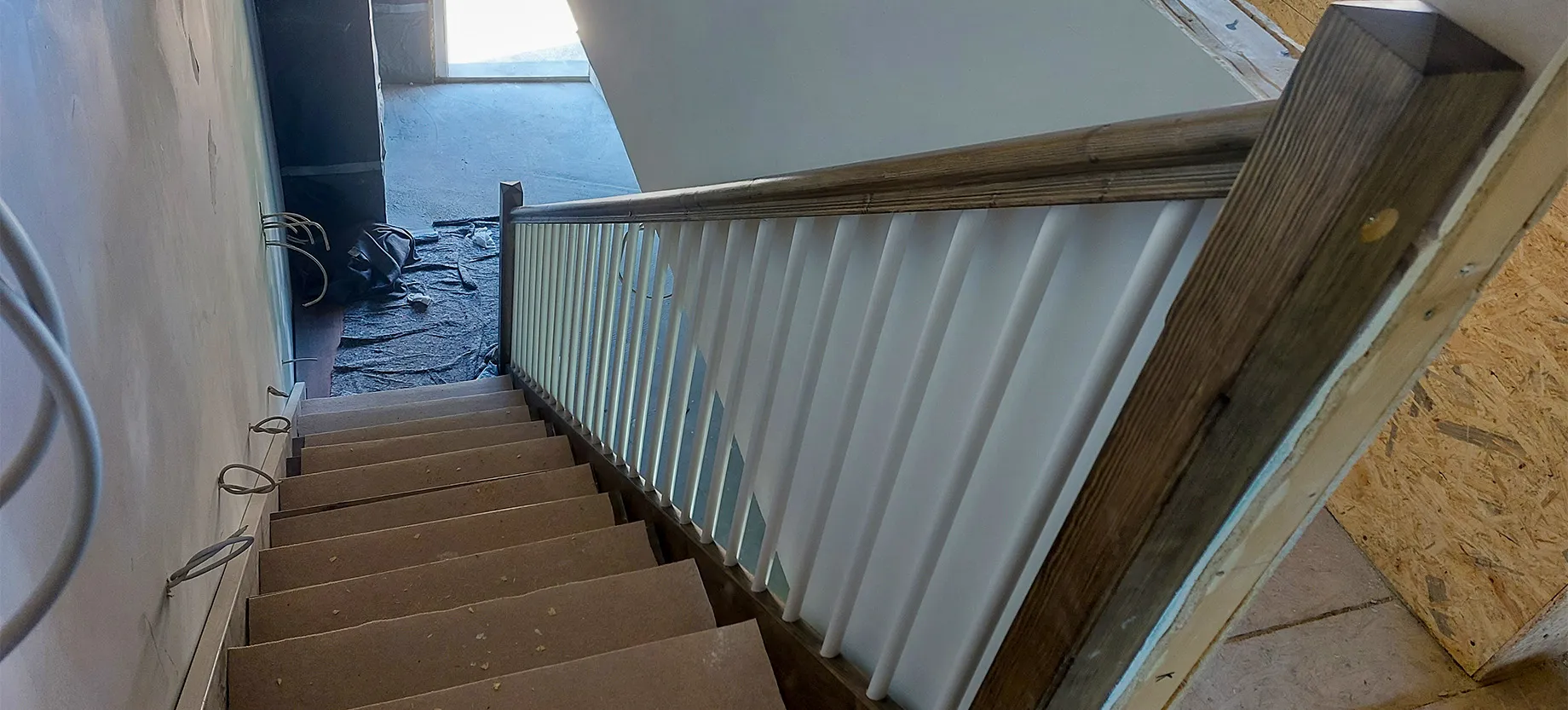 Maßgefertigte Holztreppen in Berlin und Brandenburg - Traditionelles Handwerk, zeitlose Schönheit